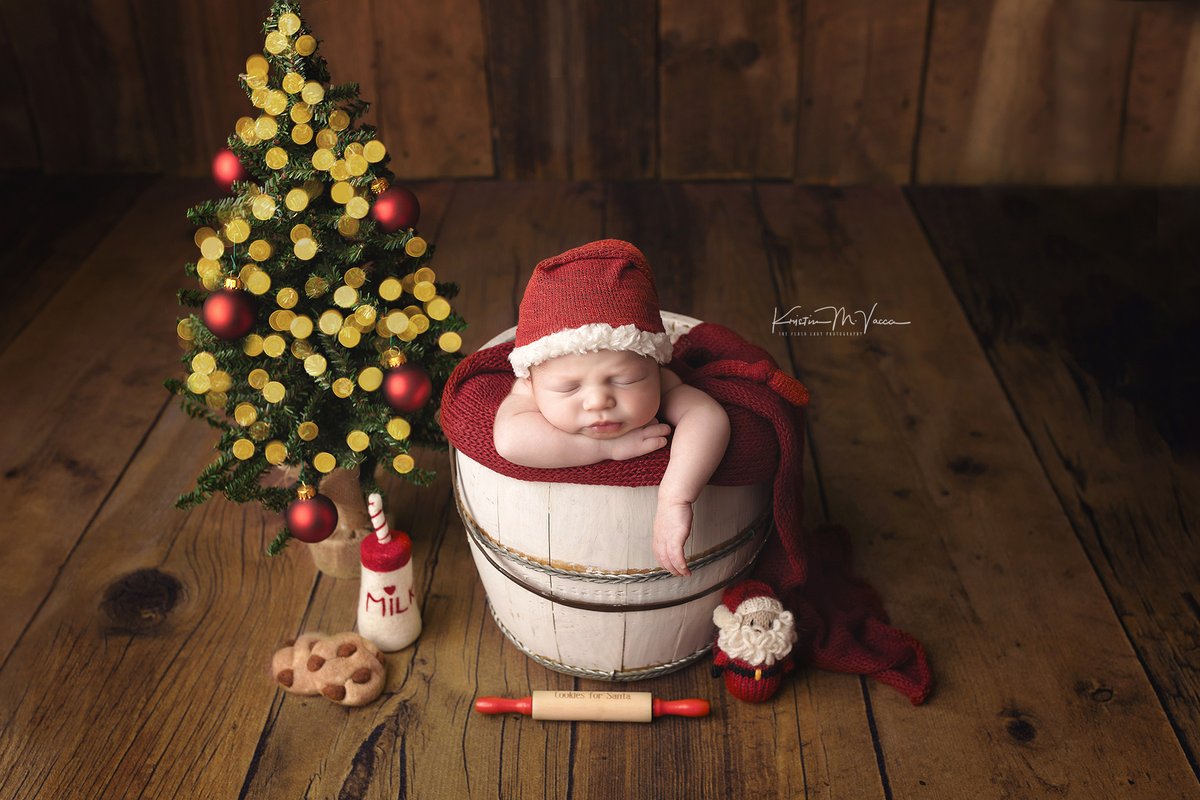 Shhhhh....sleeping baby preparing for Santa's arrival this year. 😍

#connecticut #newingtonct #ctphotographer #christmaswiththeflashlady #Christmas #santaclaus #santaexperience #flashladyfamilies #theflashladyphotography #ctmoms #ctevents #ctfamilies