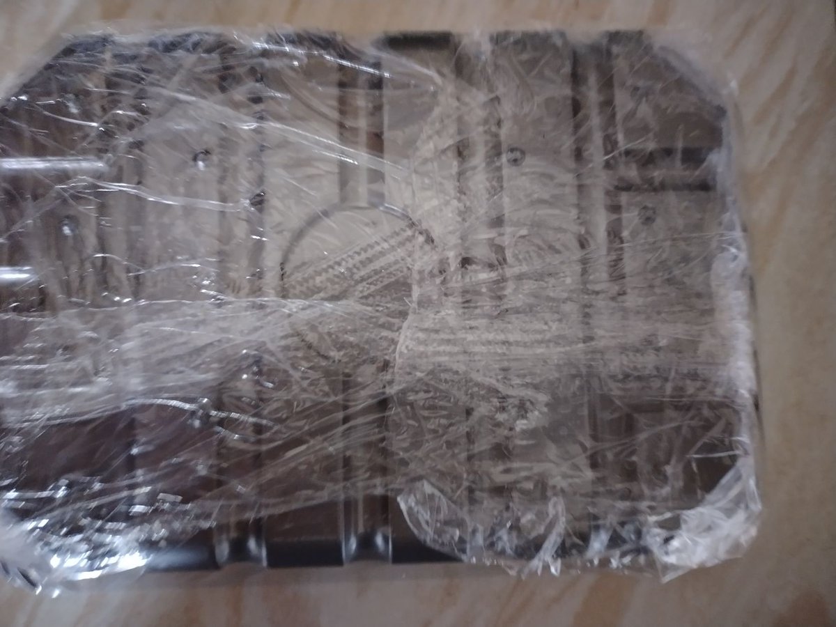 GlendRay's tweet photo. @Tesco I've sent four images of this item by DM The problem was indicated by a strong smell of Onion which suggests the product was open to the air, when I removed the cardboard sleeve it was obvious the pack had been cling filmed https://t.co/Y9viB5qbFT