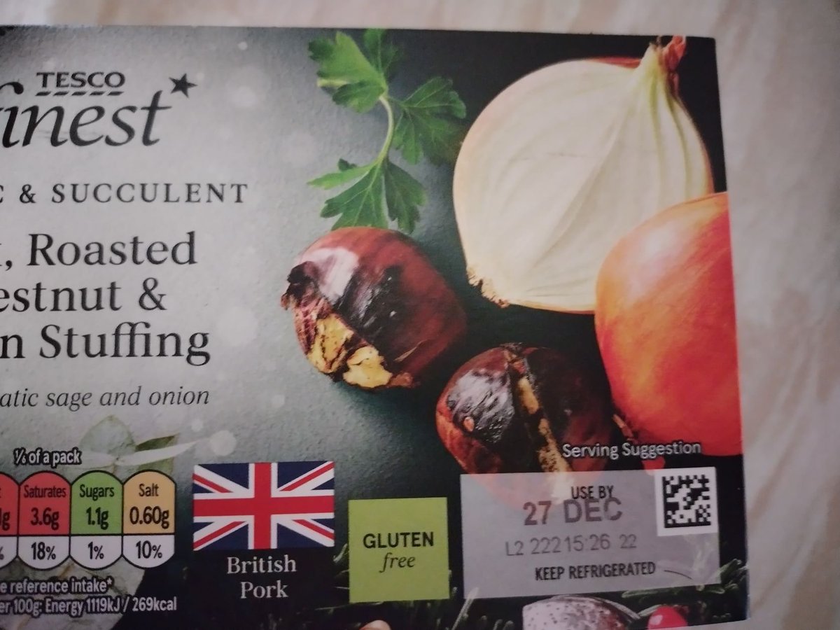 GlendRay's tweet photo. @Tesco I've sent four images of this item by DM The problem was indicated by a strong smell of Onion which suggests the product was open to the air, when I removed the cardboard sleeve it was obvious the pack had been cling filmed https://t.co/Y9viB5qbFT