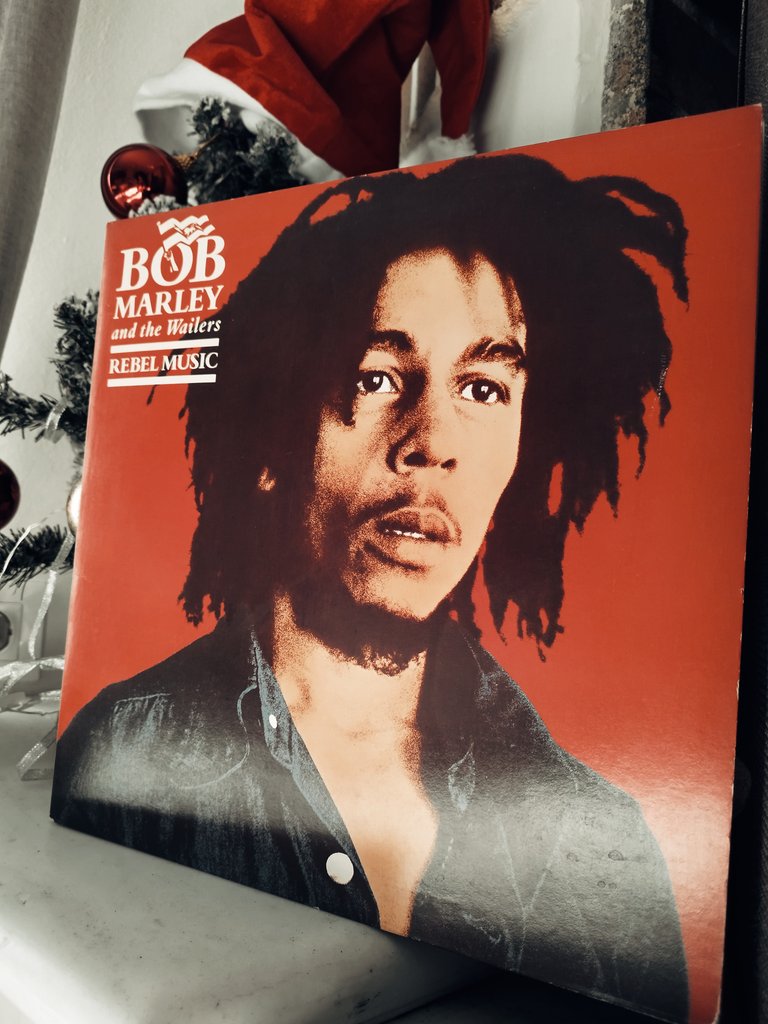 Christmas Tunes🎄🎹😎
Have a nice weekend everyone!🤘
Bob Marley&The Wailers - Rebel Music
US first press - 1986
#BobMarley #FridayTunes #ChristmasTunes #Tunes #Myrecords #Vinyl #recordcollection