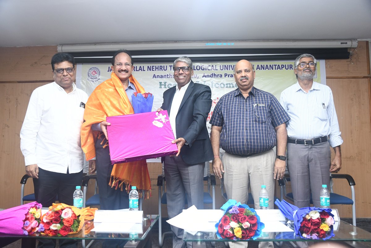 jntua_official's tweet photo. @jntuau JNTUA Interactive Session on Assessment and Accreditation by NAAC Programme by Vice Chancellor Sir, JNTUA and  Vice Chairman Prof. K. Rama Mohan Rao Sir ,APSCHE,AP https://t.co/YrRaF7KZMJ