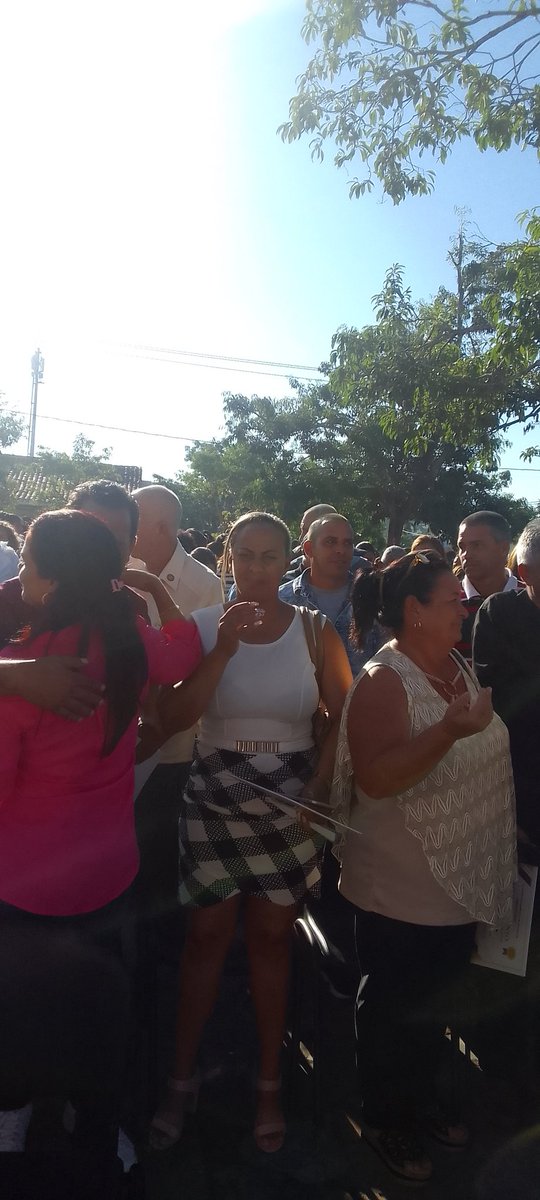 Y67Yanira's tweet photo. Un 22 de diciembre excelente!. Nuestro día del Educador festejado en toda #Cuba. Compartimos con los educadores pinareños un bello acto provincial. Viñales fue la sede. Naturaleza, humildad, amor, entrega y unidad, caracterizaron el encuentro. #CubaMined @elsa_ena https://t.co/FO49DVeiWh
