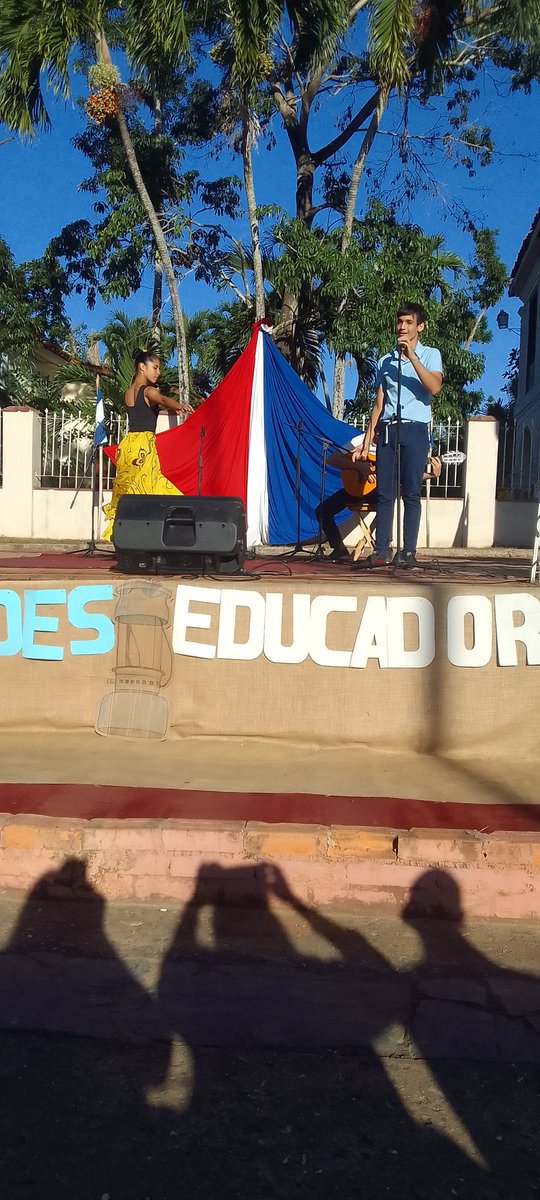 Y67Yanira's tweet photo. Un 22 de diciembre excelente!. Nuestro día del Educador festejado en toda #Cuba. Compartimos con los educadores pinareños un bello acto provincial. Viñales fue la sede. Naturaleza, humildad, amor, entrega y unidad, caracterizaron el encuentro. #CubaMined @elsa_ena https://t.co/FO49DVeiWh