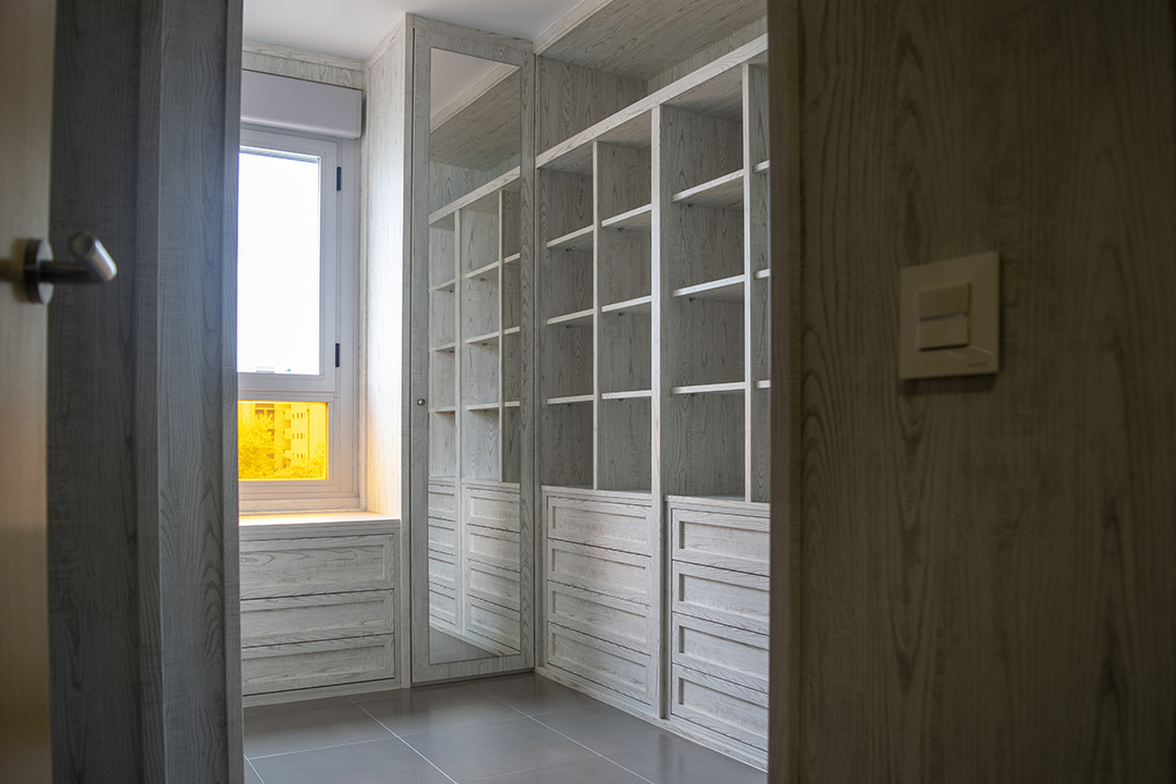 Bellhogar's tweet photo. Hemos transformado esta habitación con un color estridente en un bonito y amplio vestidor. Actualizar esta habitación era de suma prioridad! 😅 https://t.co/dmdZVXiMZL