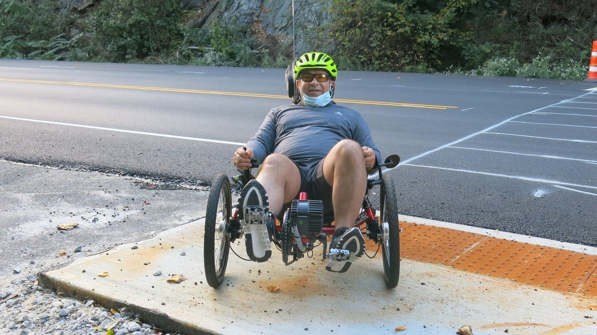 BikeTarrytown's tweet photo. @GMMCB @RideHudsonLink Can't put recumbents / trikes on the bus. How are disabled people who cycle supposed to cross the bridge? #ADAFail https://t.co/kAZZDGCNJM