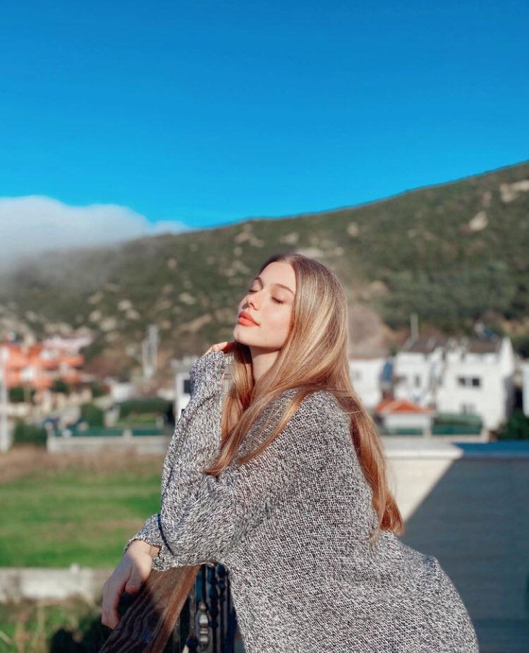 Slow down, now the beautiful scenery is tender and hopeful.😌