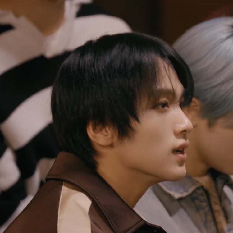 lhcdaily's tweet photo. so pretty, haechan.. https://t.co/fHRMB5CzE9