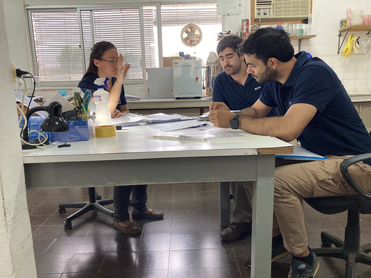 cradeco's tweet photo. En el día de hoy recibimos a técnicos de @inase para la auditoría anual de nuestro laboratorio analítico. Dicha instancia corrobora el desarrollo del proceso analítico, insumo fundamental para brindar información y confianza a nuestros socios. #masjuntosmasagro #cradeco https://t.co/FBw0D7nmwR