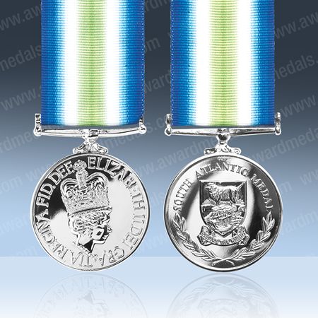 LodgeCafe1's tweet photo. @JohnnyMercerUK Look at the medals... 

SAM 1982 - OK

Second Medal? No Idea - ribbon colour is VC so in the wrong place and shape or possibly Army LSGC, but no white borders!

Third Medal? Possibly the unofficial British Forces Campaign Service medal?

Did anyone vet this 'vet'? https://t.co/5CTcsmagqM