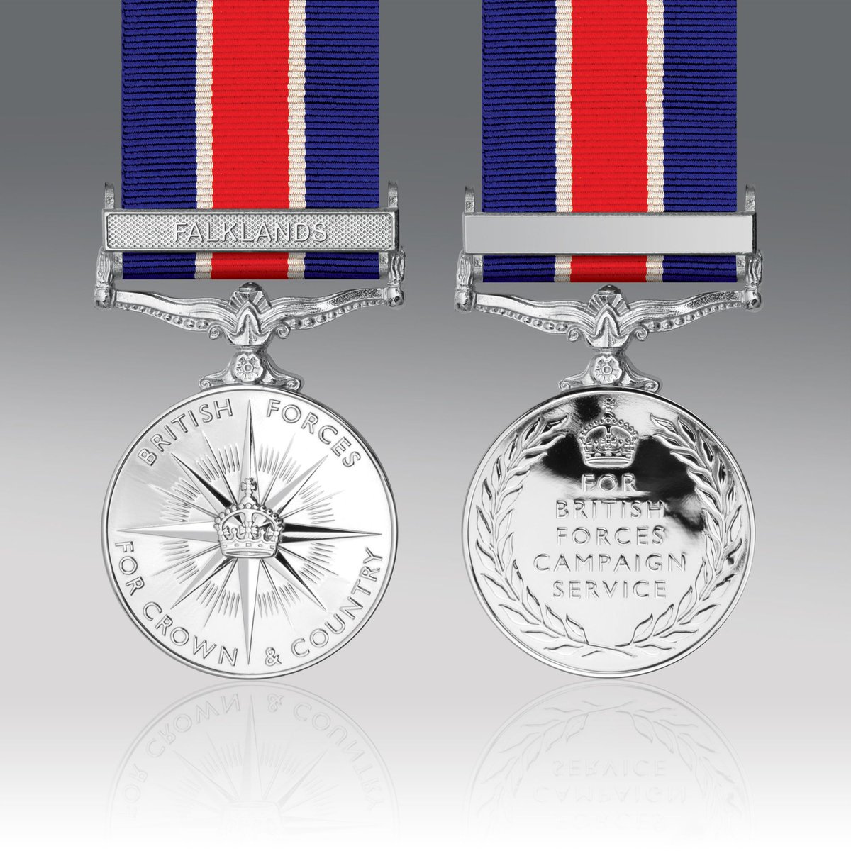 LodgeCafe1's tweet photo. @JohnnyMercerUK Look at the medals... 

SAM 1982 - OK

Second Medal? No Idea - ribbon colour is VC so in the wrong place and shape or possibly Army LSGC, but no white borders!

Third Medal? Possibly the unofficial British Forces Campaign Service medal?

Did anyone vet this 'vet'? https://t.co/5CTcsmagqM