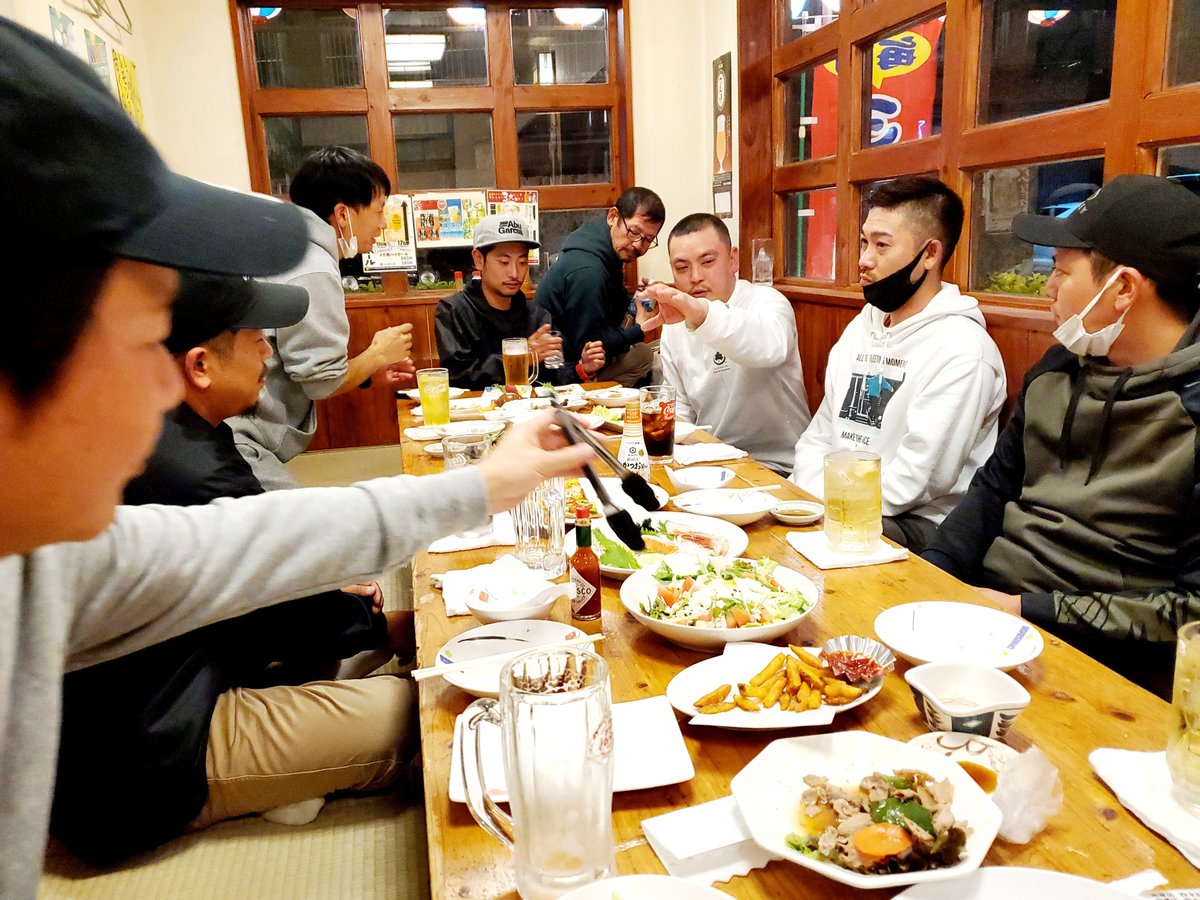 Zion3377's tweet photo. 居酒屋で職場の忘年会
美味しいもの食べて飲んで
楽しかったです🍺🍶
#居酒屋味自慢
#沖縄市胡屋
#忘年会　#飲み会
#仕事仲間　#沖縄市 https://t.co/irXMZqaDnd