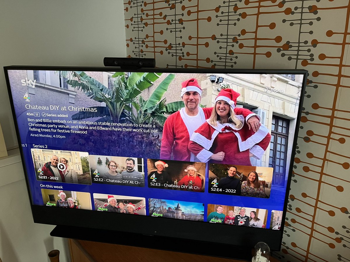 sunshine_pd's tweet photo. @4Viewers We want Chateau DIY at Christmas not escape to the chateau 😀 https://t.co/BKlISPYfXj