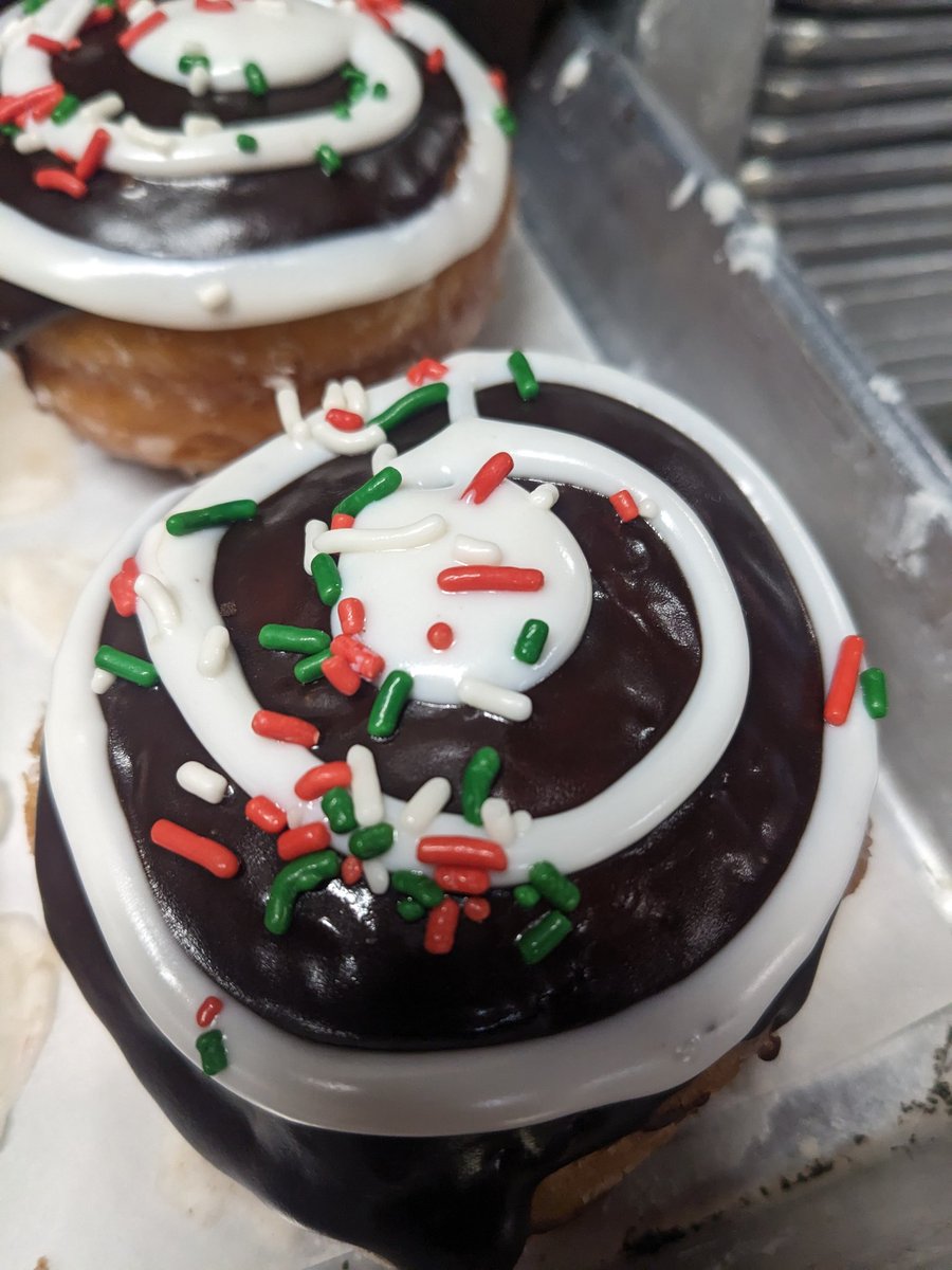 Last day this year to get JDD donuts!!! See you before 1!!