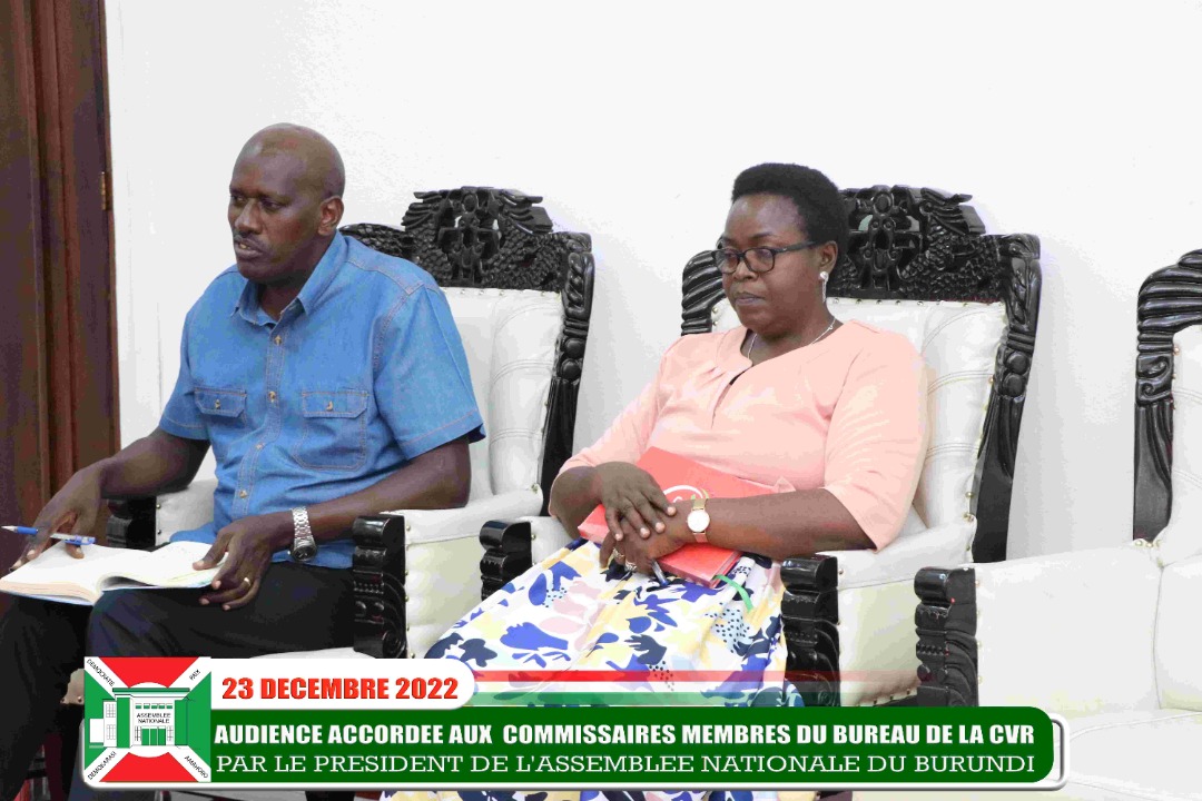 nshingamateka's tweet photo. 3/3 Le Très Hon.Gelase Daniel #Ndabirabe a félicité la @CVR_Burundi pour ce travail abbatu et l'a encouragé à poursuivre sa mission réconciliatrice, qui est d'une inspiration divine. Ce rapport sera présenté prochainement en séance plenière devant les représentants du Peuple. https://t.co/YcqT6sS4Ci