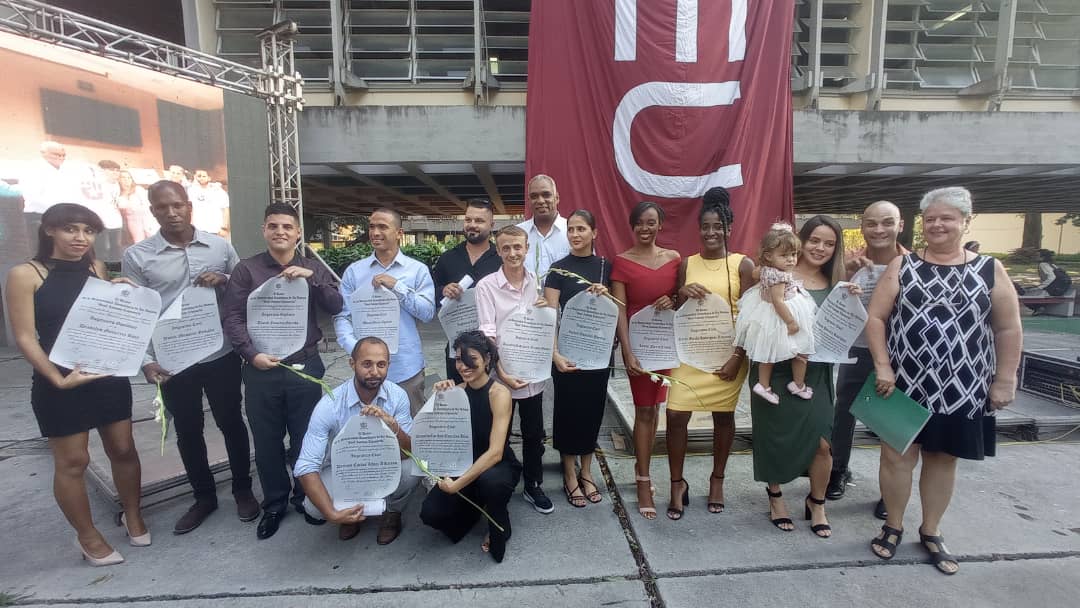 ¡Muchas felicidades graduados!
Éxitos en su vida profesional y personal 
<a href="/CubaMES/">MES</a> <a href="/CivilCujae/">Facultad de Ingeniería Civil CUJAE</a>     <a href="/MecanicaCujae/">Facultad de Ingeniería Mecánica</a> <a href="/FiabCujae/">Facultad de Automática y Biomédica CUJAE</a> <a href="/CujaeIndustrial/">Facultad de Ingeniería Industrial de la CUJAE</a> <a href="/telecujae/">Facultad de Telecomunicaciones y Electrónica CUJAE</a> <a href="/ArqCujae/">ArqCujae</a> <a href="/CujaeInf/">Inf_CUJAE</a>