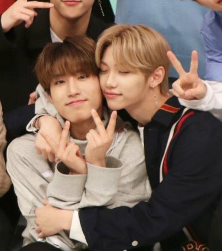 bloodykatrinskz's tweet photo. Deep End by Felix is song that he made after splitting the dorms. They took his big support Channie, his teddy bear Binni, his fruity twin Hannie and soulmate Jinni.
I will not change my mind!
 @Stray_Kids 
#DeepEnd #DeepEnd_OUTNOW #SKZREPLAY #StrayKids https://t.co/1zcUHDquPj