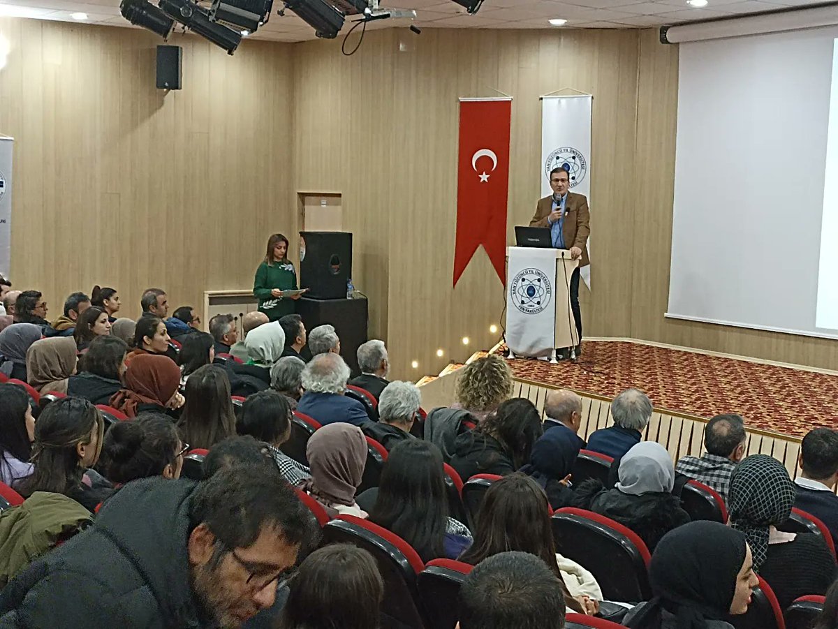 fen_fakultesi's tweet photo. Sayın Prof. Dr. Refail ALİZADE Hocamıza "Sonsuz kümelerin eleman sayıları" başlıklı konferansı için teşekkür ederiz. https://t.co/pUIPPgONo1