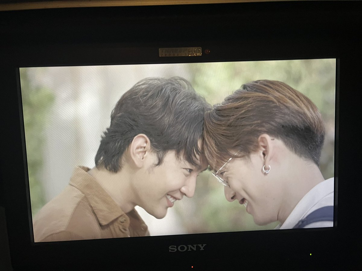 dejdirector's tweet photo. แค่ให้จับมือ นี่เกินบทไปใหญ่เลยนะ #boyneversmiles #รักสุดท้ายนายไม่ยิ้ม https://t.co/0A1rvOliC0