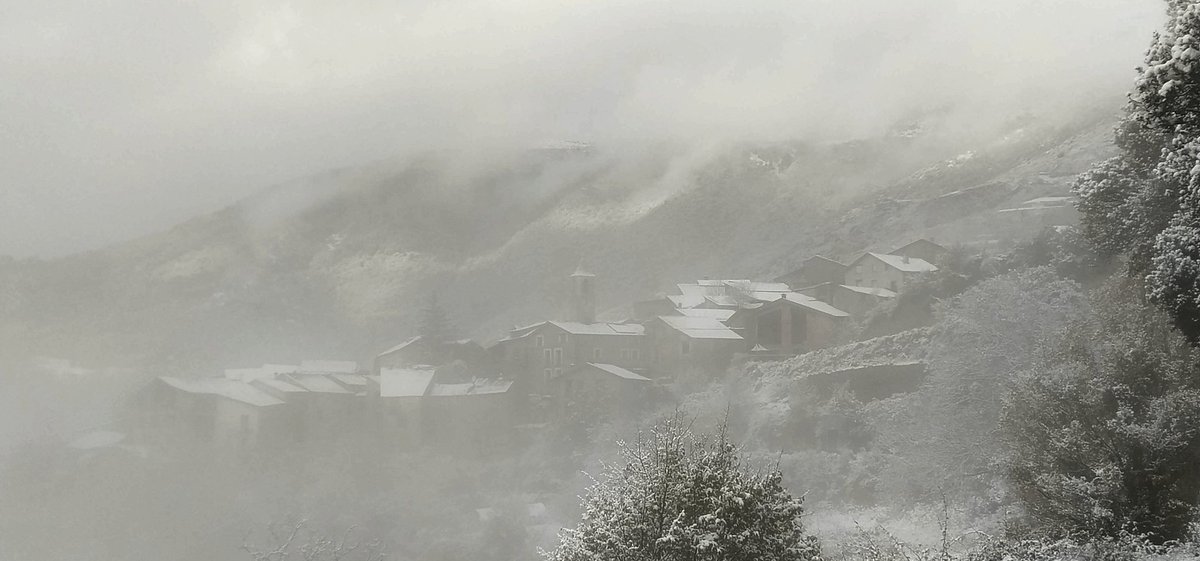 peranera's tweet photo. Bon Nadal !!! #Estac #PallarsSobirà https://t.co/reE8O4pZhK