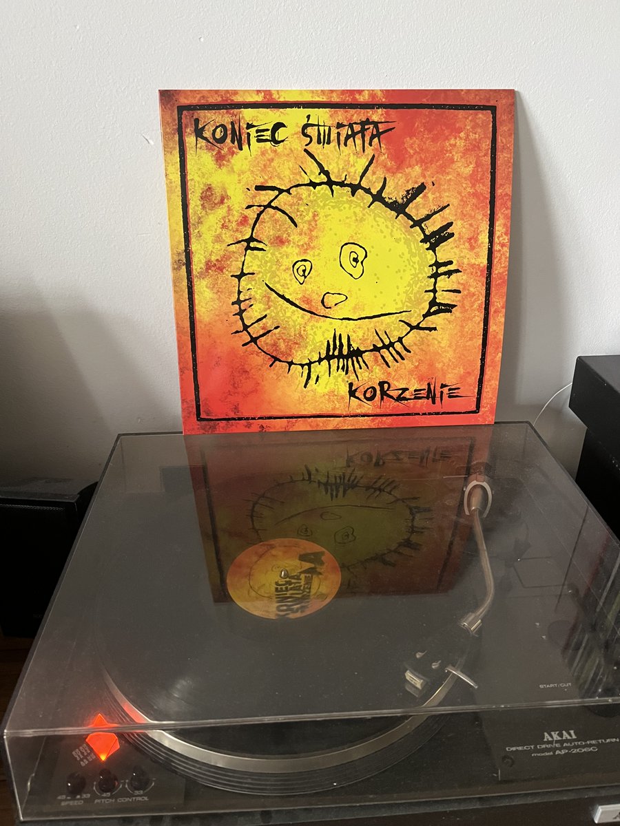 dominikpanek's tweet photo. #mojepłyty - nr 884: Koniec Świata „Korzenie” (Zima 2022) VINYL Wznowienie po 22 latach. W 200 roku #ZimaRecords wydała ten materiał na cd. Teraz mamy winyl. Mam nadzieję, że kolejne płyty Końca Świata także pojawią się na winylach! #vinylcollection https://t.co/CeJBR5evju https://t.co/dRMxTB55s2