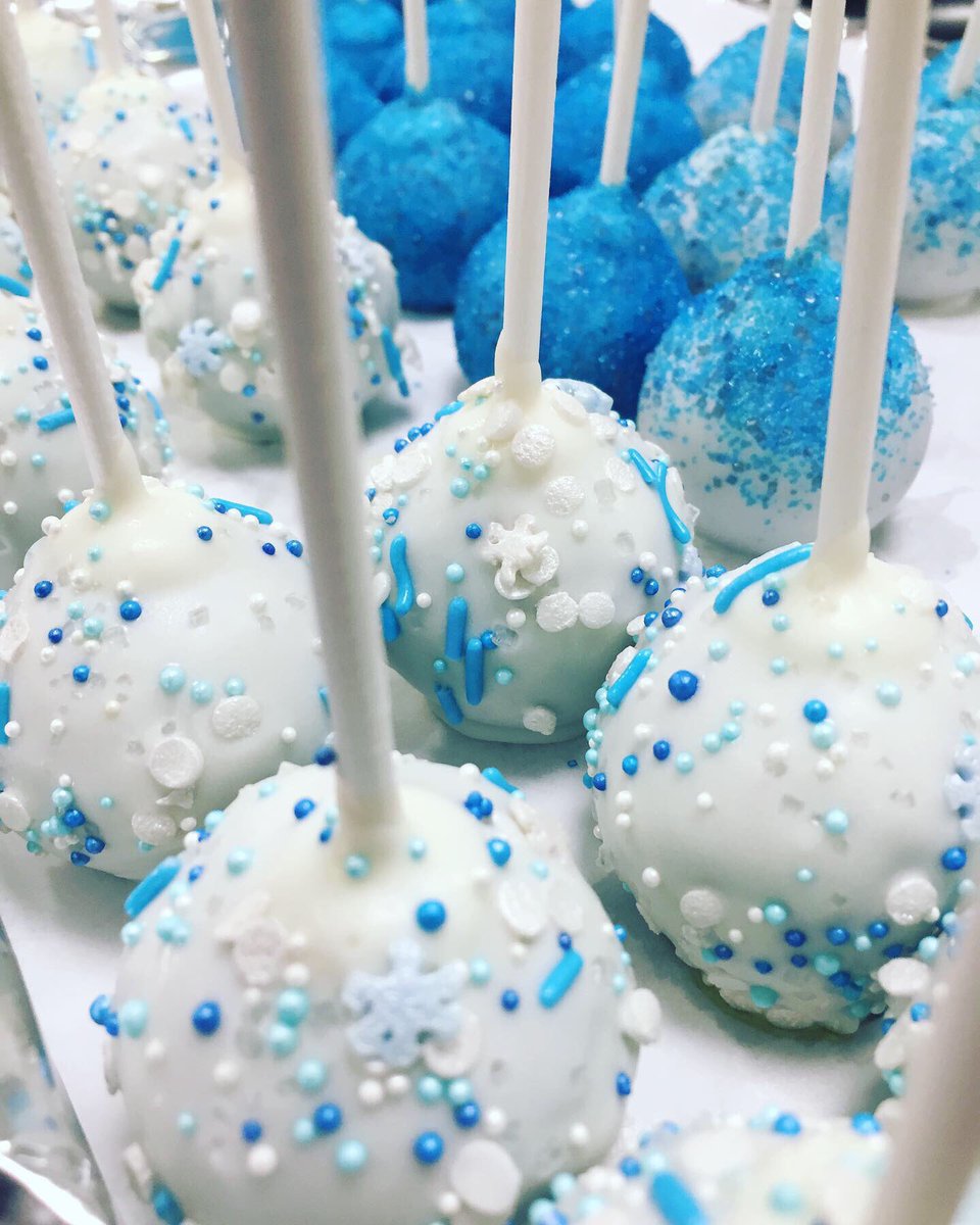 HBTheScoop's tweet photo. Stop on by for cocoa bombs and cake pops! 
#treats #cakepops #hotcocoabombs #itsgonnagetcold #holdenbeach https://t.co/Vlghj3ZwrH