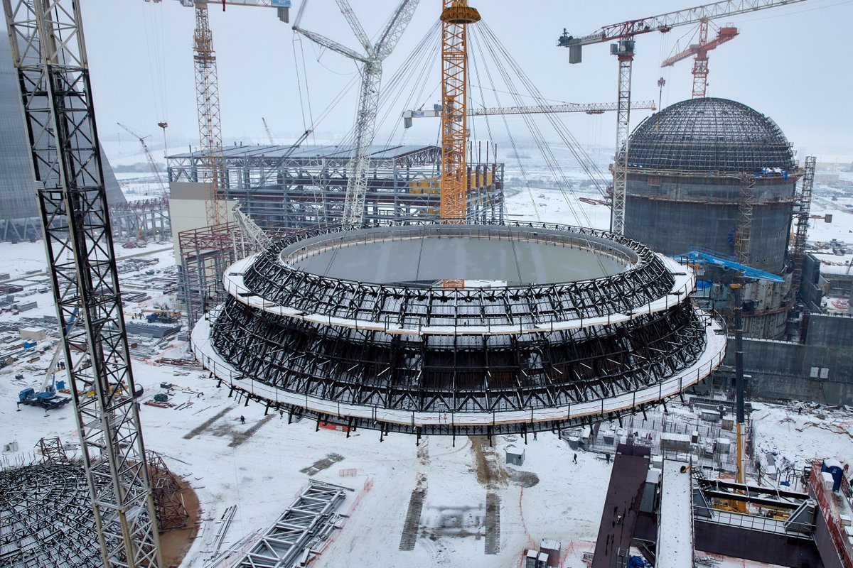 Installation of lower half of outer containment dome at #KurskNPP 2 unit 1