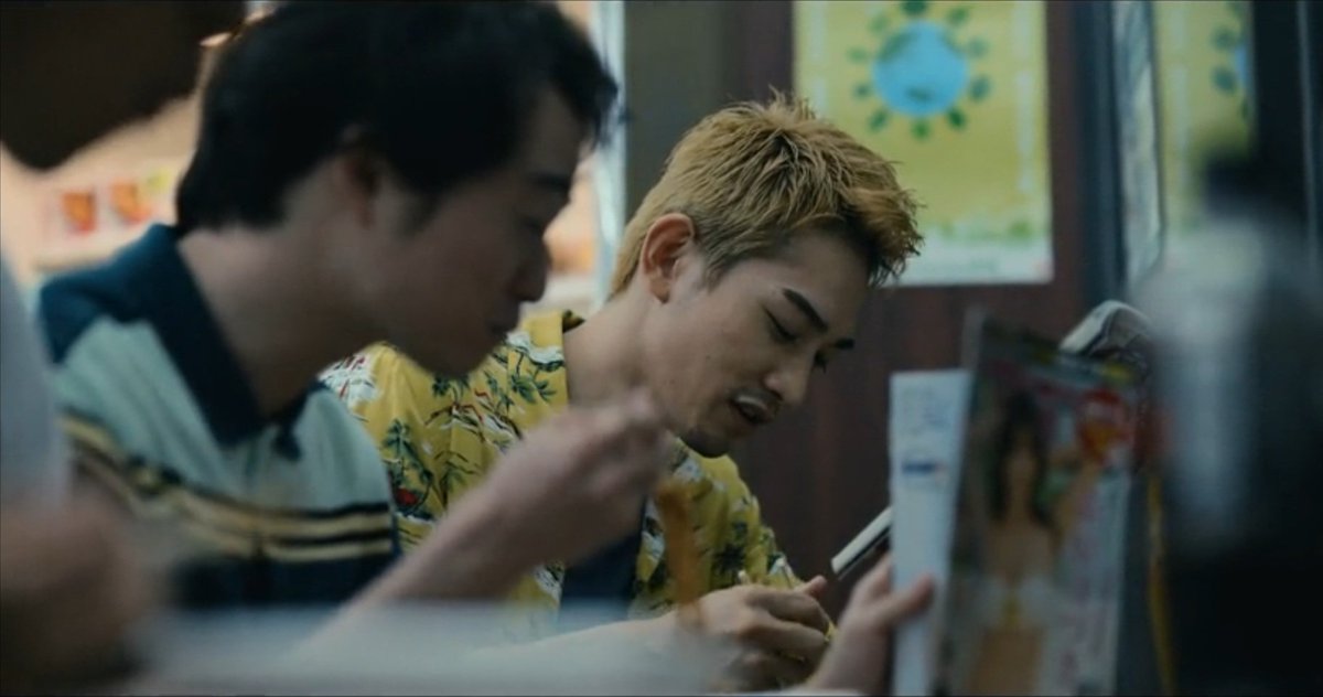 taytawanpls's tweet image. it's great to see karube and his hawaiian shirts again 🫶 #AliceInBorderland2