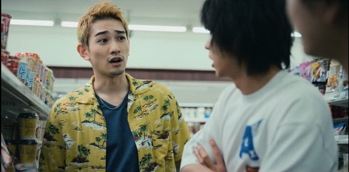 taytawanpls's tweet image. it's great to see karube and his hawaiian shirts again 🫶 #AliceInBorderland2