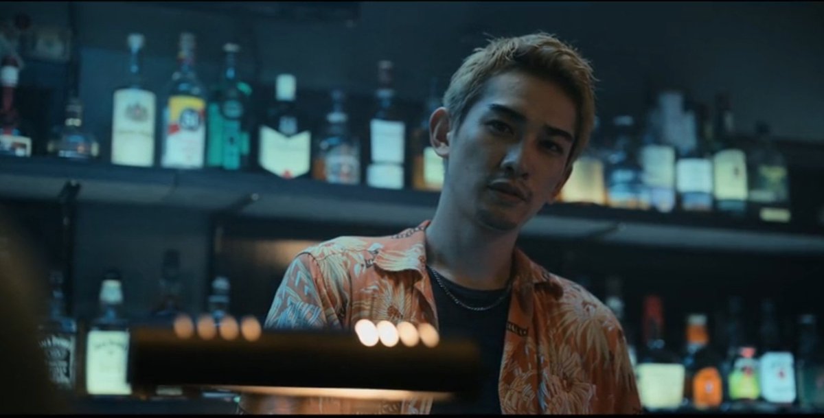 taytawanpls's tweet image. it's great to see karube and his hawaiian shirts again 🫶 #AliceInBorderland2