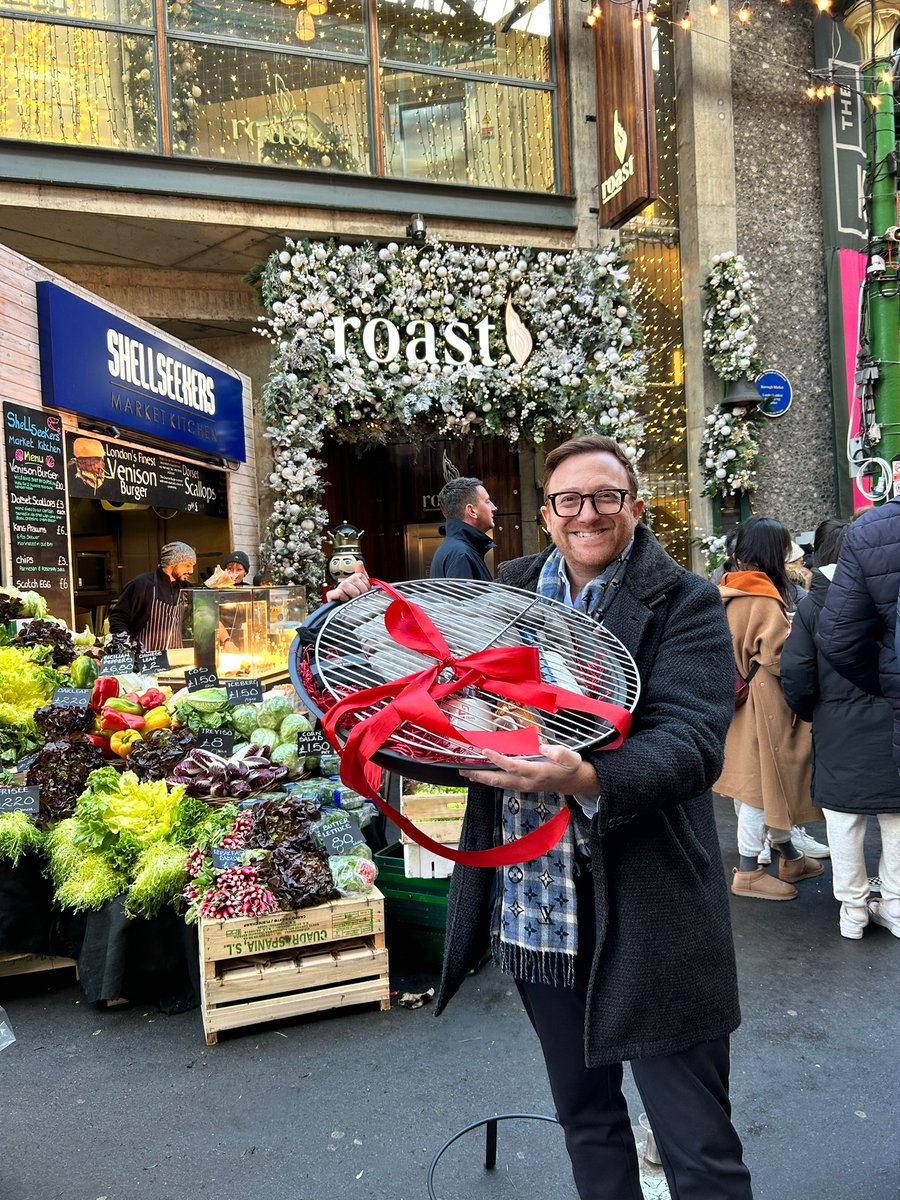 Smile! David's coming to town! 🎅🏻

#CedarDean #HappyHolidays #StayWarm