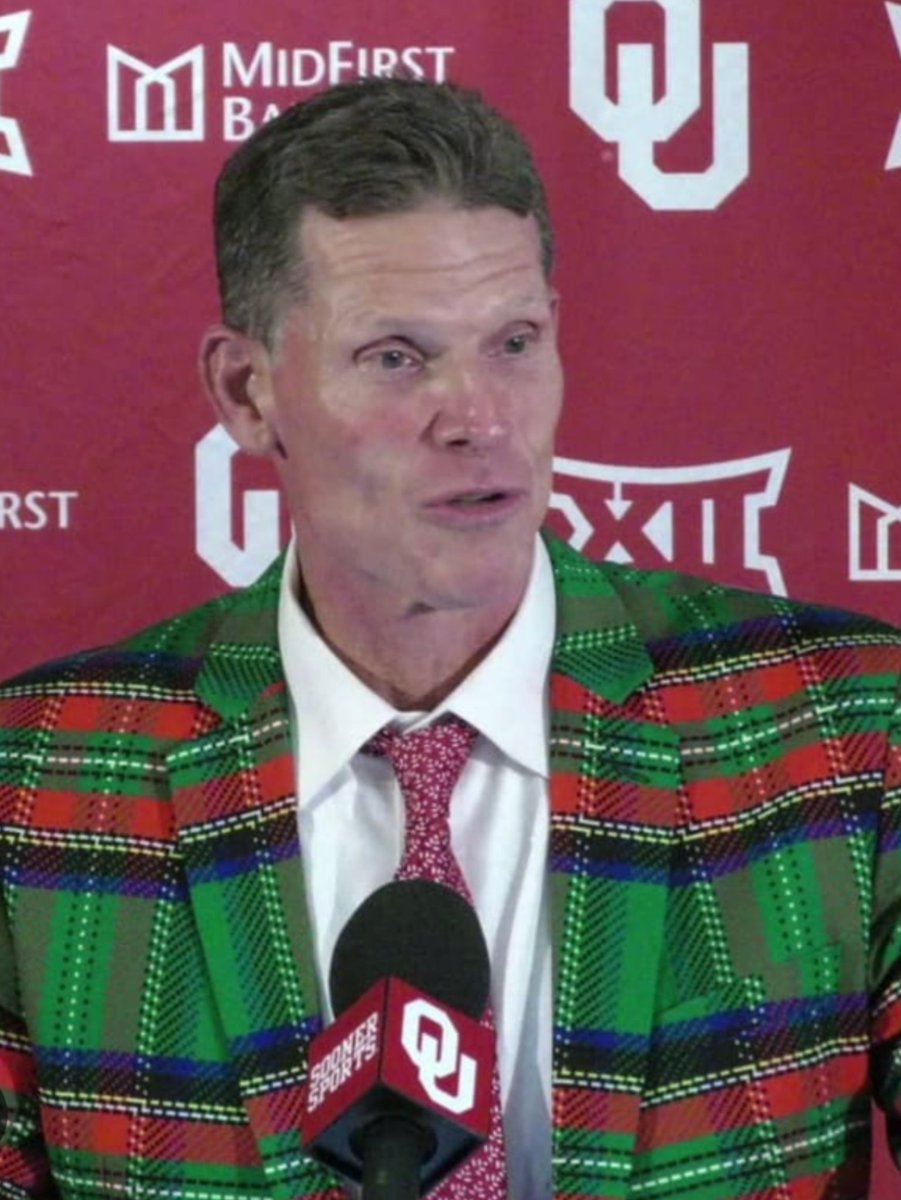 The_BradJohnson's tweet photo. TBOW: "You just can't recruit the type of talent to Oklahoma needed to compete at that next level."

Brent Venables: "HO, HO, HO..." https://t.co/lu4SpLCt0O