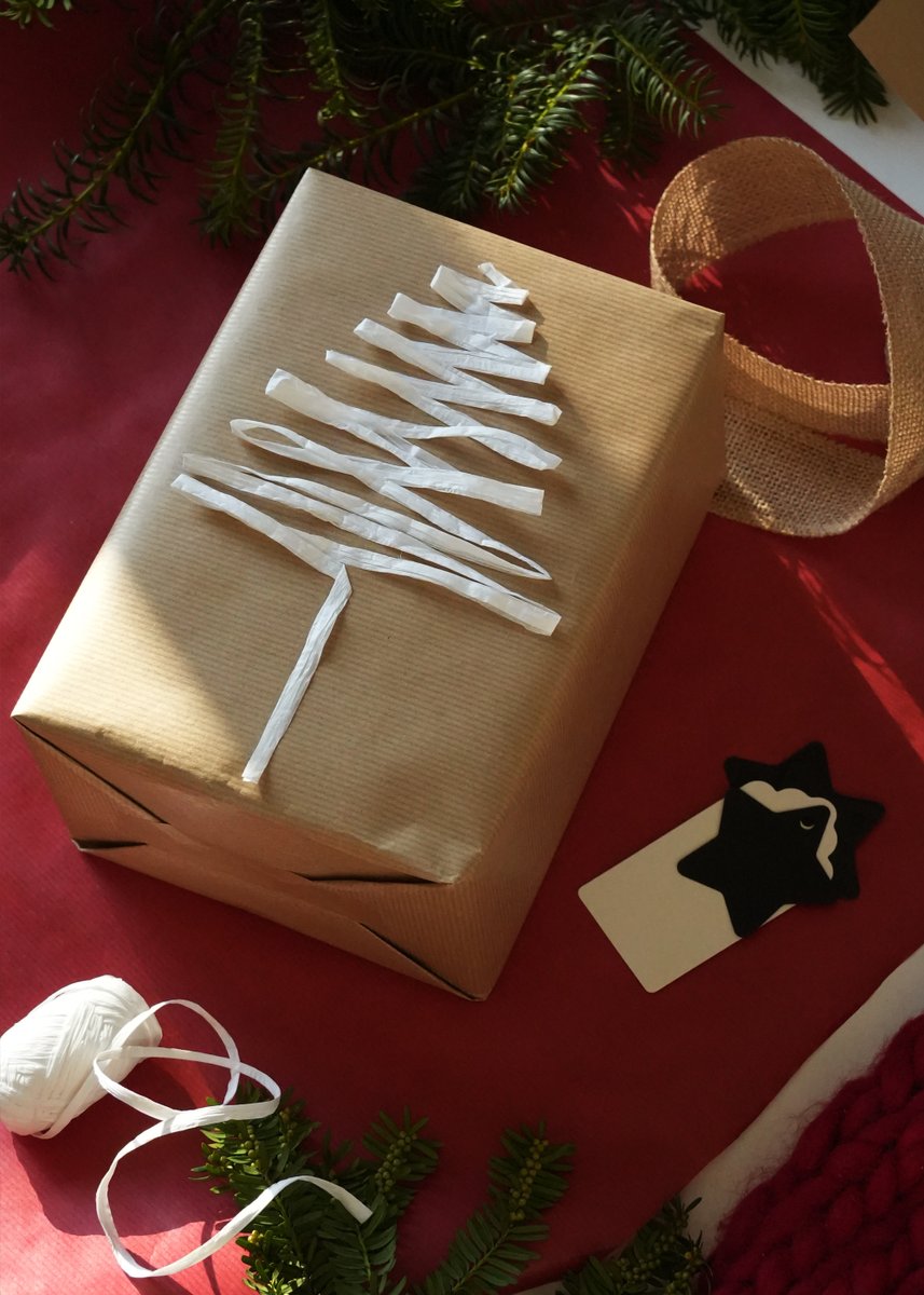 TeaProUK's tweet image. Have you gift-wrapped your Christmas presents yet?
Check out 3 sustainable and cool gift-wrapping ideas and impress your family! 

teapro.co.uk/3-sustainable-…
 
#christmas #giftwrappingideas #FridayVibes