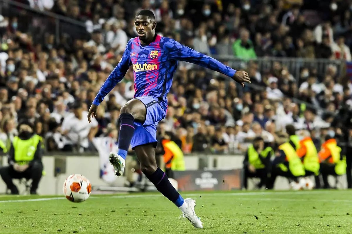 La renovació de Dembélé fins al 2024 va ser una pilotada endavant. La seva clàusula va passar de 400 a 100 milions, que durant juny i juliol serà de 50 milions. Direcció esportiva no té pressa per renovar-lo de nou. Xavi continua creient-hi

🔗 ara.cat/1_45e323?utm_s…