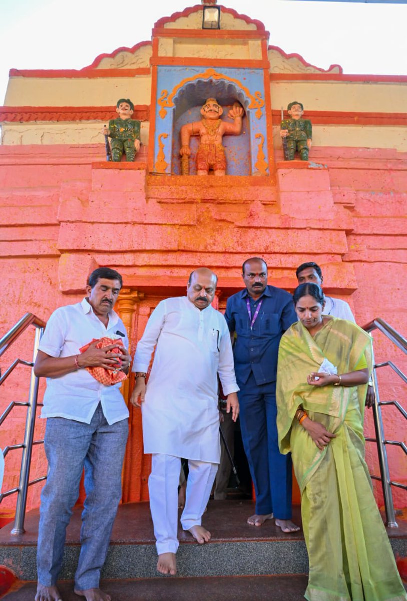 Cm Of Karnataka On Twitter ಮುಖ್ಯಮಂತ್ರಿ Bsbommai ಅವರು ಇಂದು ಸವದತ್ತಿ ಯಲ್ಲಮ್ಮನ ದೇವಸ್ಥಾನಕ್ಕೆ ಭೇಟಿ 