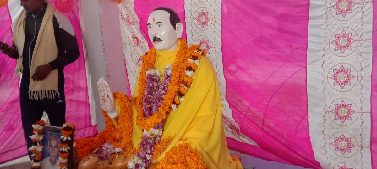 Shrikant_netaji's tweet photo. आज दिनांक 23/12/2022 जहूराबाद विधानसभा केअंतर्गत सलेमपुर लख्मी में विरहा जगत के महान महान कवी, लेखक, विचारक स्व कवी भोला राजभर जी पूण्यतिथि पर उन्हेंभावभीनी श्रद्धांजलि अर्पित करने का सौभाग्य मिला।💐💐💐💐
@Mayawati
@AnandAkash_BSP 
@Vishwnathpalbsp https://t.co/djtJKEbaZL
