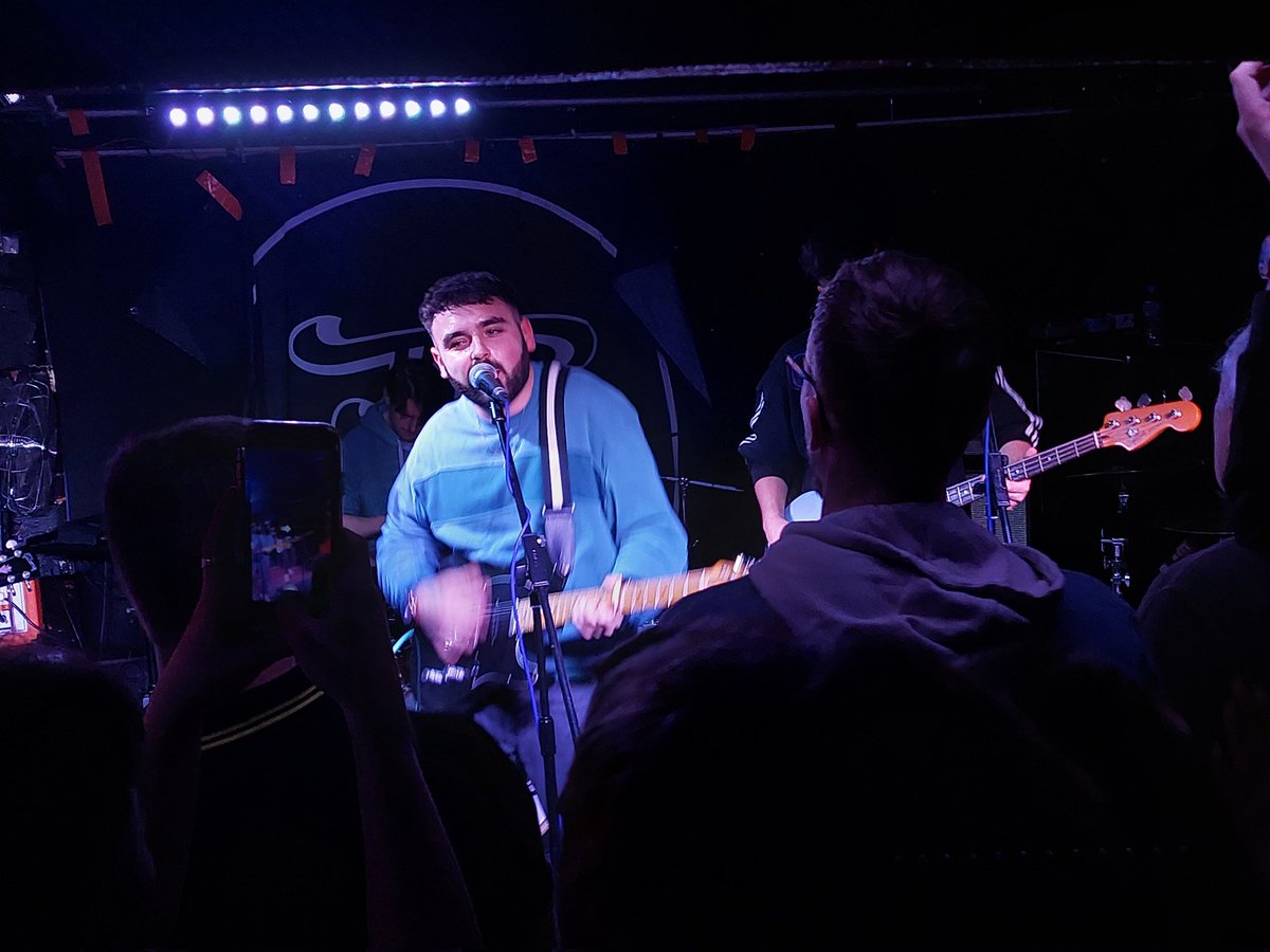 AnnaSincs's tweet photo. Birthday gig! 👌 @theclauseuk @OfficialM60 @sidneymatilda https://t.co/7ElIuiIHiV
