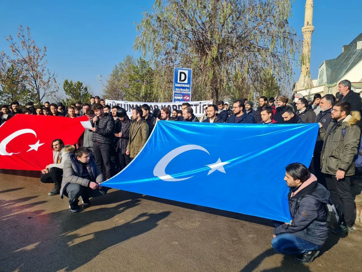 tugvacu's tweet photo. 🔴 Yeniler Kulübü Topluluğu olarak Yıldız Teknik Üniversitesinde Özgürlük kisvesi altında dinimize dil uzatılmasını kabul etmiyoruz.

🔴 Müslüman gençler olarak sahada mücadelemizi sonuna kadar verecek ve olayın takipçisi olacağız. https://t.co/peQUBksbwQ