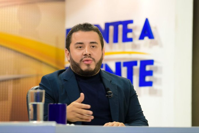 elsalvador's tweet photo. #DePaís Según informó @RomeoHerrera1, más de $50 millones fueron derrochados por los Gobiernos del #FMLN en el proyecto fallido del #SITRAMSS. «La empresa no le daba nada al Gobierno por el SITRAMSS, y el Estado subsidiaba», dijo. https://t.co/B11Qo7RgPC