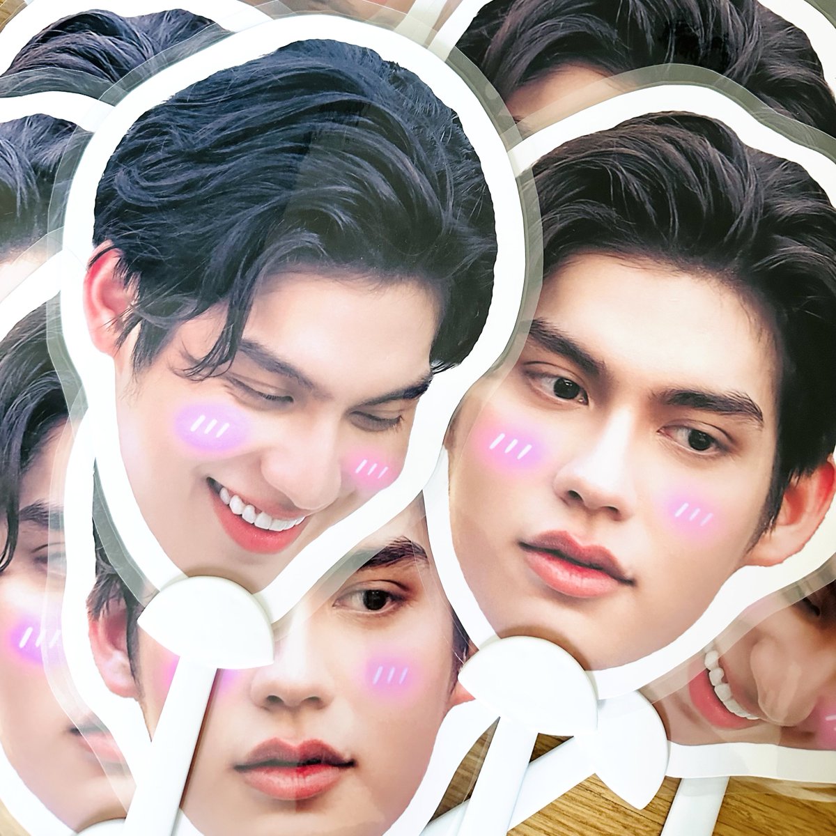 fangbw3000's tweet photo. พรุ่งนี้เรามี give away 4 อย่าง 
1.พัดหน้าไบร์ท 30
2.พัดไบร์ทวิน 50
3. Tattoo ไบร์ทวิน 150
4. Tattoo ไบร์ท 100
น่าจะแจกตอน 12:30 จะบอกสถานที่อีกทีนะคะ  
แล้วเจอกันค่าาา ✌🏻🤍💚
#BrightWinConcert #ไบร์ทวิน #bbrightvc #winmetawin https://t.co/sHZBsBGfxN