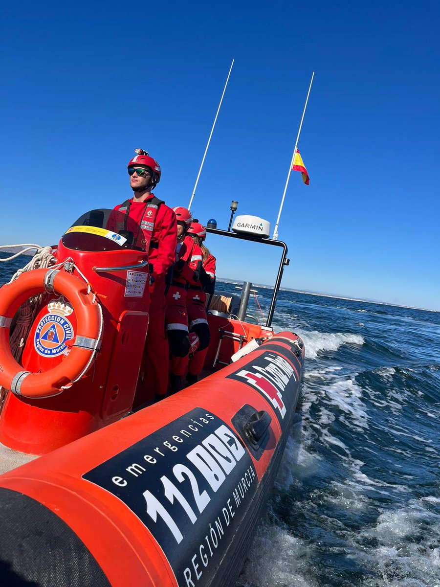 CruzRojaRMurcia's tweet photo. Activada #BasedeMar de #LoPagán, movilizando a #LSSelene para remolcar una motora de 6 m al SE de la #IsladelBarón, con avería de motor y 4 PAX a bordo. Se remolca a #PuertoTomásMaestre #LaManga. @112rmurcia #SeguridadNaútica https://t.co/Da6O0WRrZs