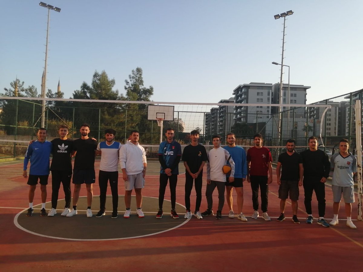 AntalyaKYGM's tweet photo. Pozitif enerji için spor yap! 👍

Öğrencilerimiz, serbest zamanlarını Futbol ve voleybol branşlarında spor yaparak geçiriyor.

📍Şehzade Korkut Öğrenci Yurdu https://t.co/3Kfae4vn4H