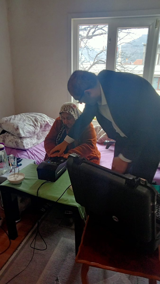 İlimizde, müdürlüğümüze gelemeyen 4 vatandaşımızın  #AdresteNüfusHizmeti kapsamında kimlik başvurularını alarak işlemlerini tamamladık.
<a href="/TCNufus/">Nüfus ve Vatandaşlık İşleri Genel Müdürlüğü</a>
<a href="/sefikaygol/">Şefik AYGÖL</a>
<a href="/AmasyaValiligi/">T.C. Amasya Valiliği</a>
@Amasya_nvi
<a href="/sahinler_zehra/">Zehra ŞAHİNLER</a>