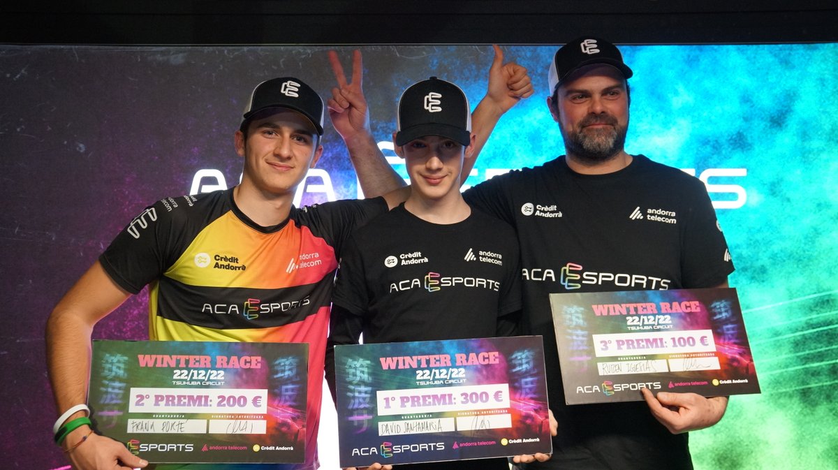 Psssss... i abans que explotin les xarxes i se saturin les línies, de part de tot #ACAeSports volem desitjar-vos unes #BonesFestes!✨ 

Brindem pel que hem aconseguit i pel que aconseguirem junts 🤟🥂 #BonNadal #FelizNavidad #MerryChristmas #FelizNatal #メリークリスマス