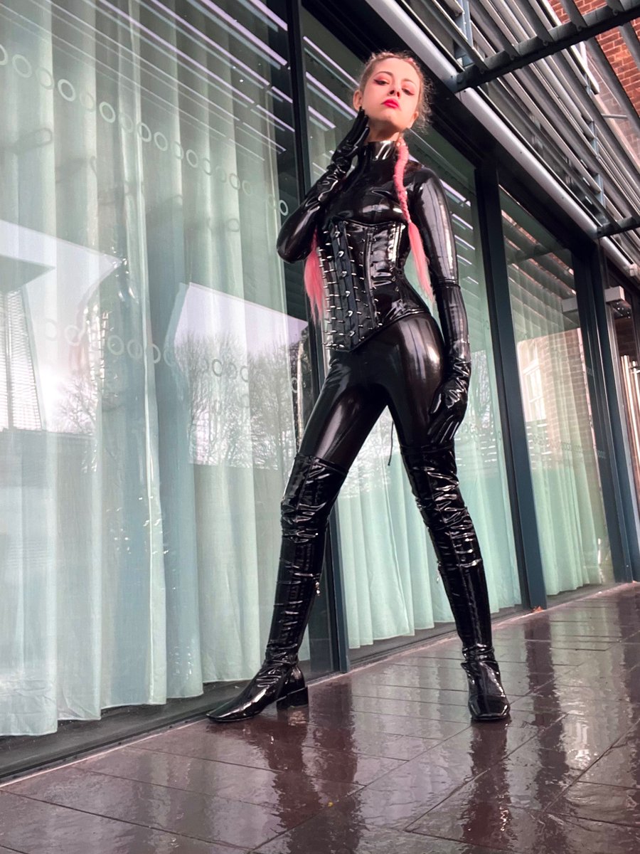 MistressMercyxox on Twitter: "Took this at 9am when everyone was eating