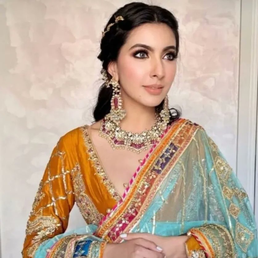 BespokeSjms's tweet photo. What a way to start your week, with the image of this absolutely gorgeous bride, looking serene in her outfit, giving brides to be out there some inspiration in this wedding season.

#marriageadvice #marriageservices #marriagevibes #marrangecouple #marriage #marriedlife #married https://t.co/q5nMstwnDW
