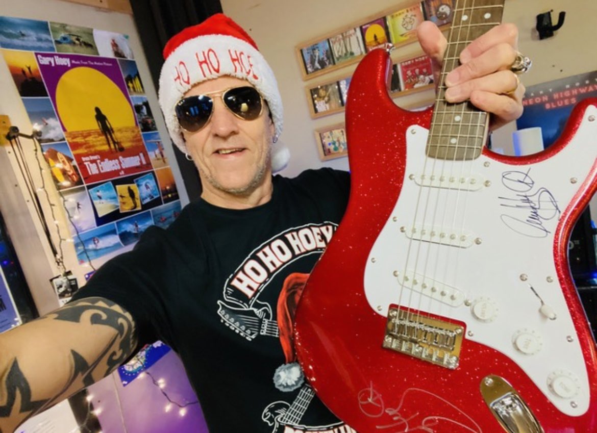 morning awesome friends happy Friday. I hope you have a great day. It’s the night before the night before Christmas! I hope you’re all getting in the Christmas spirit. enter to win my autograph guitar on Christmas day! 🙏🎅❤️ join our newsletter to enter garyhoey.ck.page