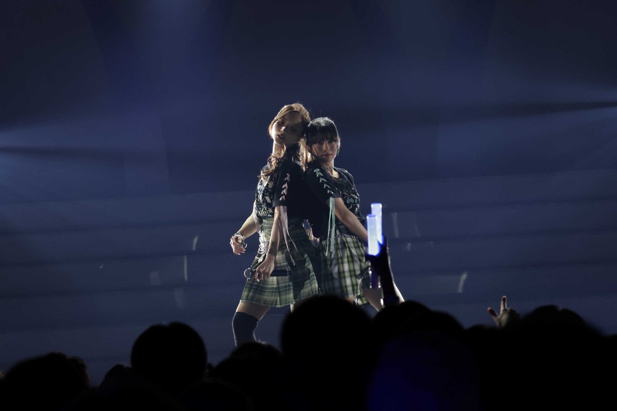 ClariS_Staff's tweet image. 「ClariS HALL CONCERT 2022 〜Let's Snow Parade !〜」 　　　
ONLINE LISTENING PARTY🎊 🎉

🎧Now Playing
「#ALIVE」

コンサート ラスト曲🎤

#ClariS_LSP