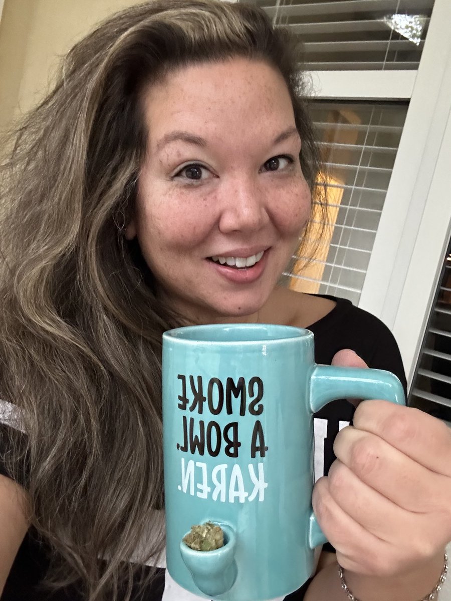 Shelley_Knight1's tweet photo. Good Morning Stoner Fam! BEST early Christmas gift EVER!!! #Mmemberville #Imsohigh #YupitWorks #FuckoffKaren #AsianHybrid #justlikemyganja π #StonerBabe #wakeandbake #AnditsFriday #FridayStonerClub #whosinwithme βοΈππΆπ₯π₯π―π΅ https://t.co/ktV4tdqTJV