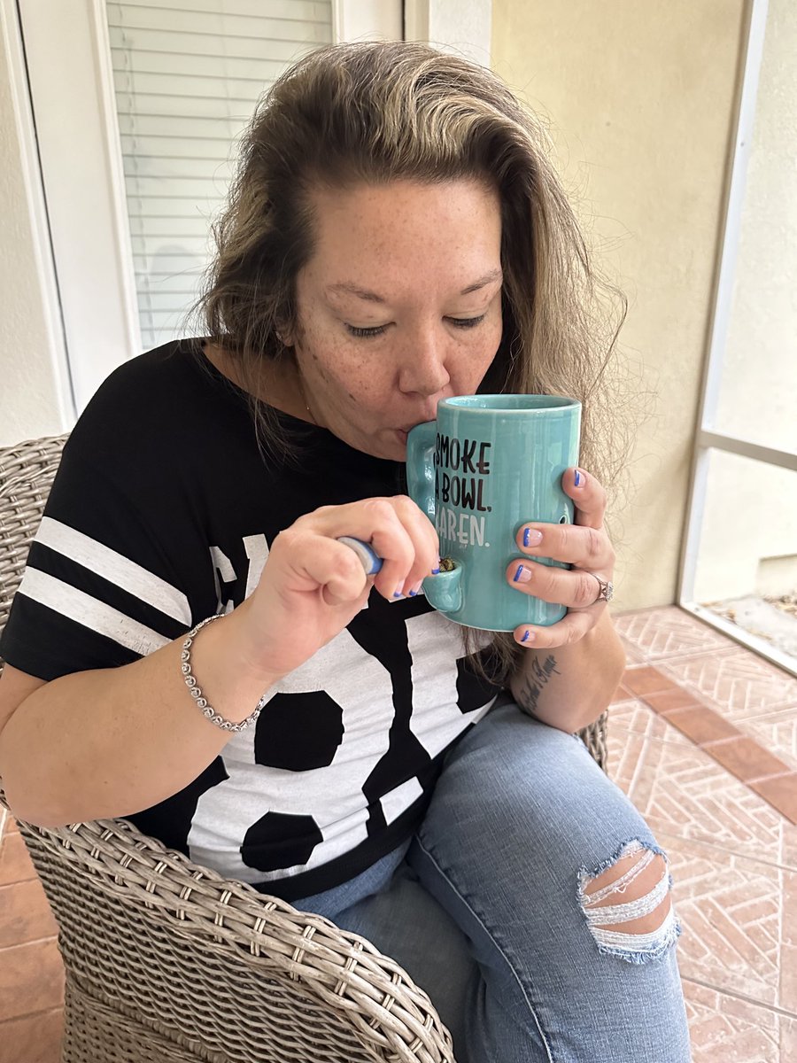 Shelley_Knight1's tweet photo. Good Morning Stoner Fam! BEST early Christmas gift EVER!!! #Mmemberville #Imsohigh #YupitWorks #FuckoffKaren #AsianHybrid #justlikemyganja π #StonerBabe #wakeandbake #AnditsFriday #FridayStonerClub #whosinwithme βοΈππΆπ₯π₯π―π΅ https://t.co/ktV4tdqTJV