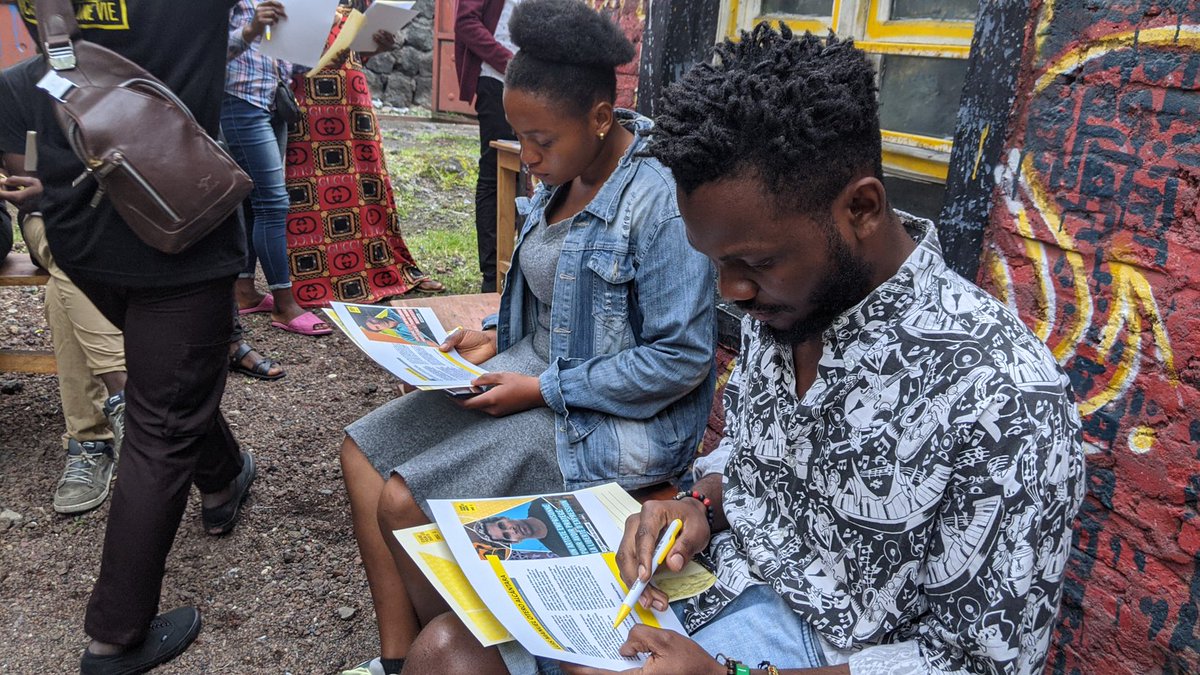 PRwamigabo's tweet photo. #EcrirePourLeDroit lancée par @amnesty est une campagne mondiale de rédaction des lettres adressées aux personnes incarcérées innocemment et aux bourreaux des cet acte injuste. Elle s'est tenue ce vendredi 23 dec à l'espace #GomaslamSession . @cruzz_taylor #W4R22IMEvent https://t.co/Ly2MFaeqbf